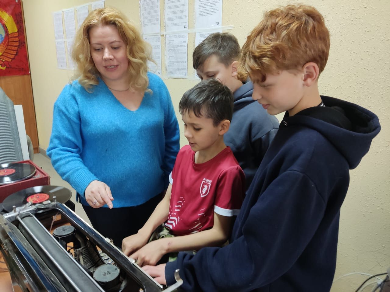 Инициатива Гиндиных, содружество жителей МКД и тесное взаимодействие с УК помогли ярко отметить День Победы. Часть 2