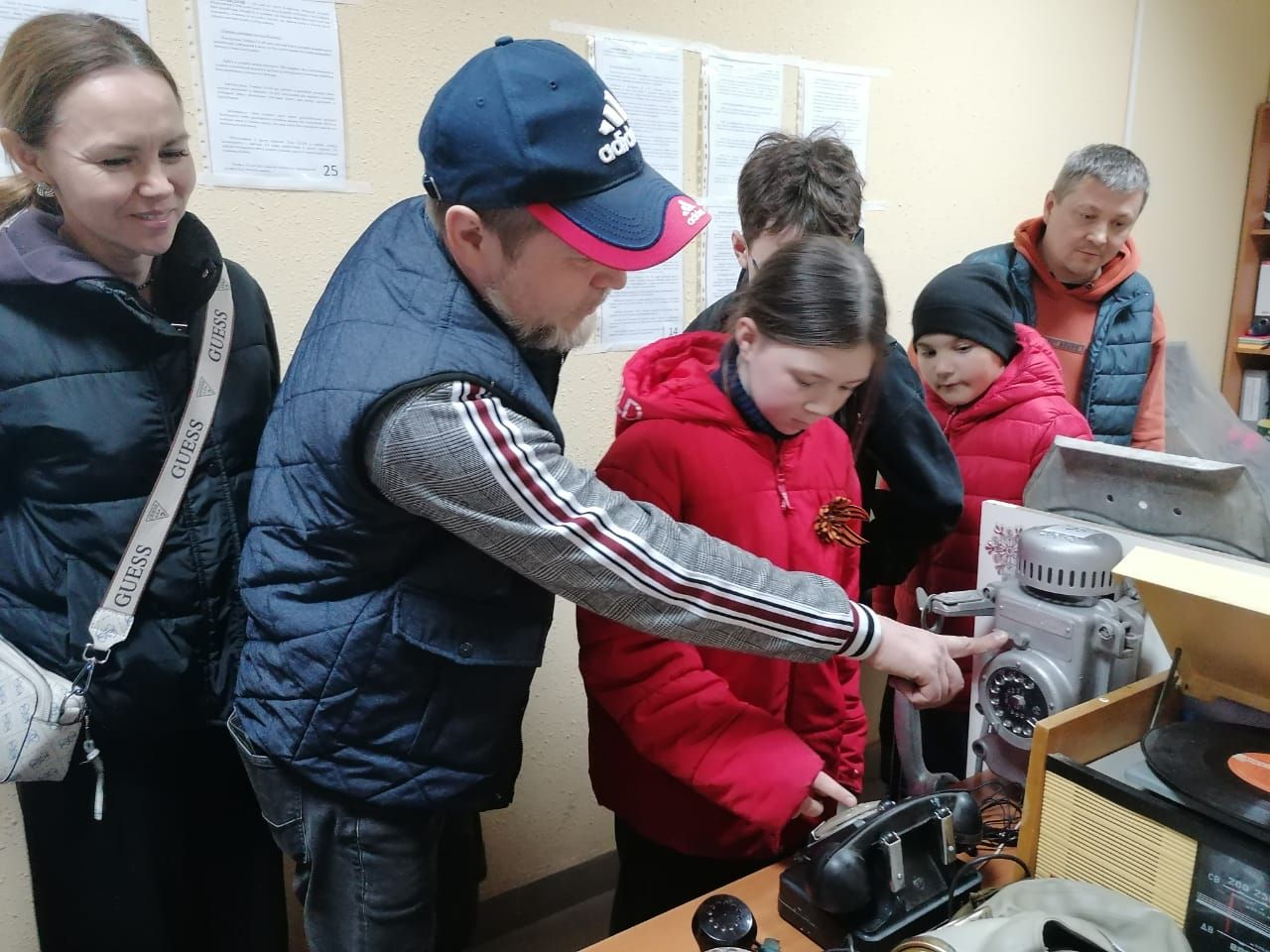 Инициатива Гиндиных, содружество жителей МКД и тесное взаимодействие с УК помогли ярко отметить День Победы. Часть 2