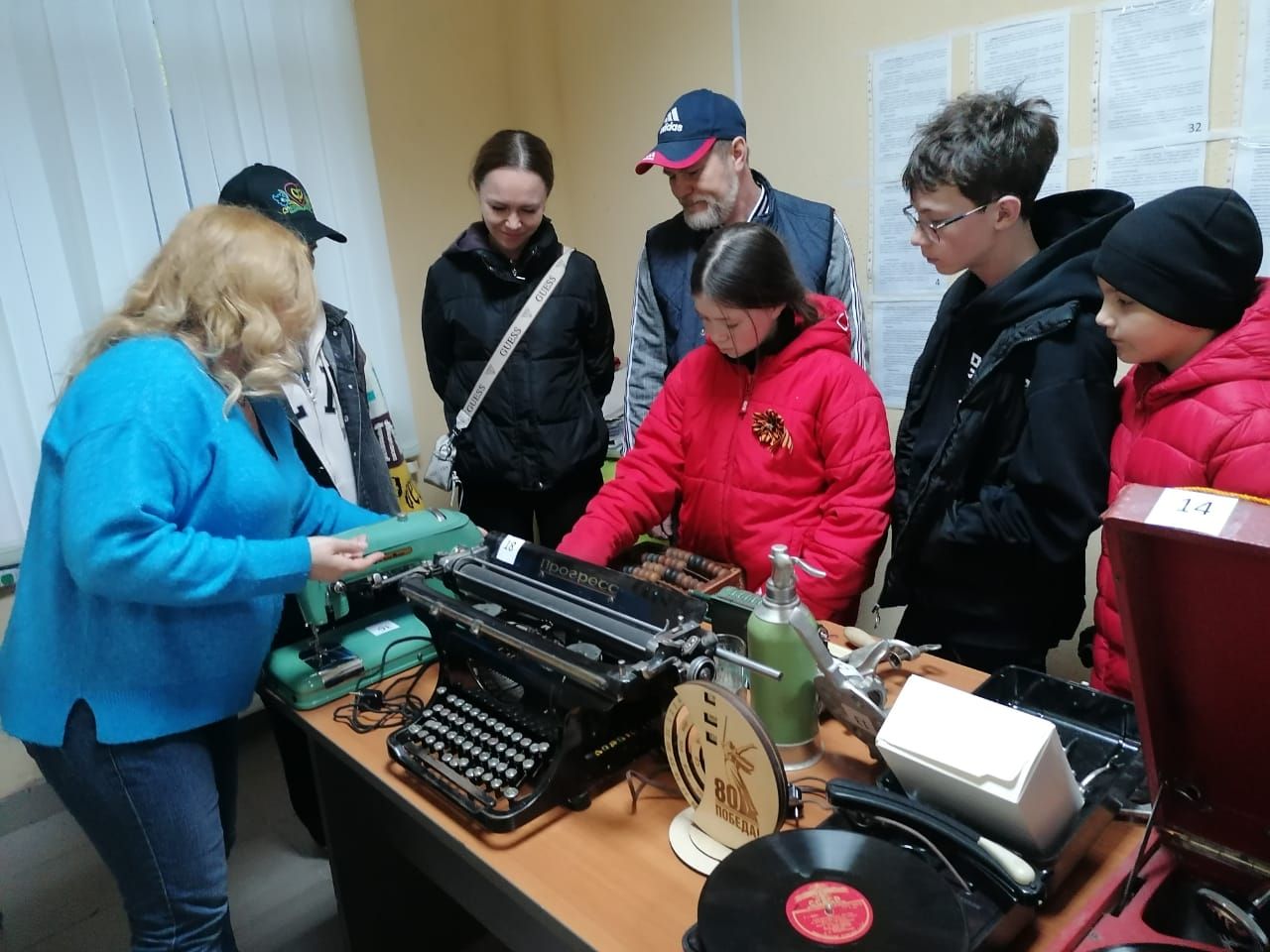 Инициатива Гиндиных, содружество жителей МКД и тесное взаимодействие с УК помогли ярко отметить День Победы. Часть 2