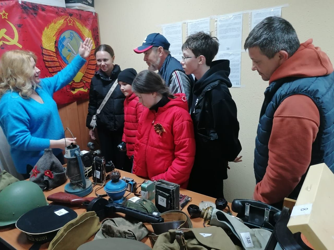 Инициатива Гиндиных, содружество жителей МКД и тесное взаимодействие с УК помогли ярко отметить День Победы. Часть 2