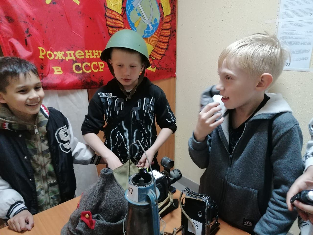 Инициатива Гиндиных, содружество жителей МКД и тесное взаимодействие с УК помогли ярко отметить День Победы. Часть 2