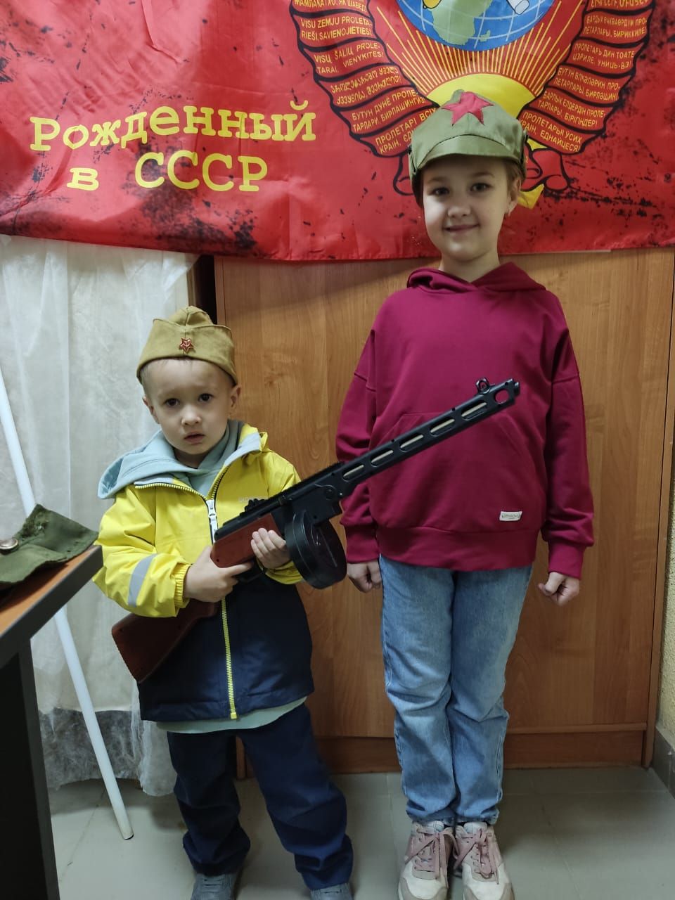 Инициатива Гиндиных, содружество жителей МКД и тесное взаимодействие с УК помогли ярко отметить День Победы. Часть 2