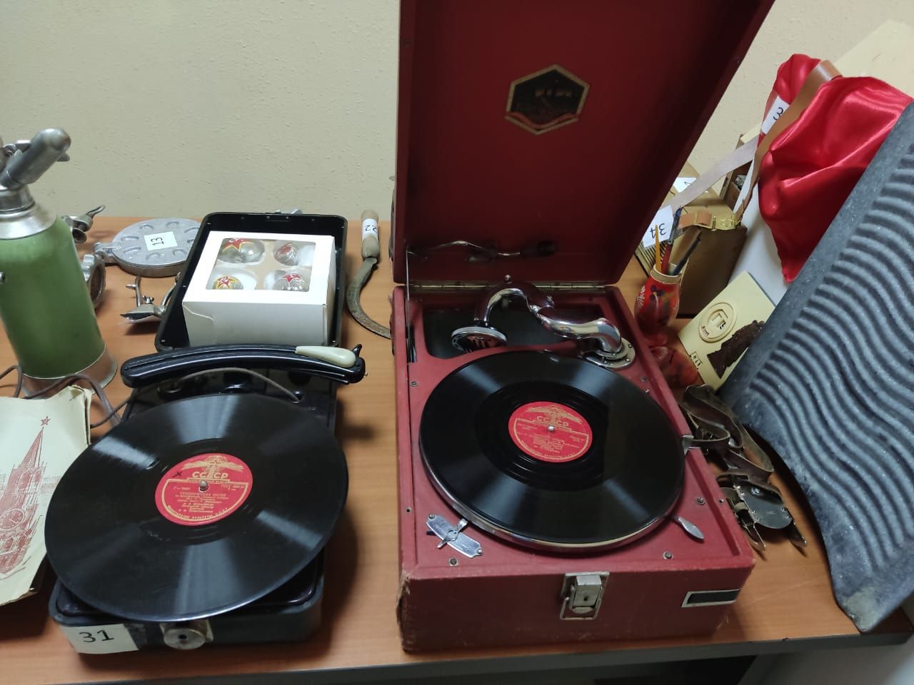 Инициатива Гиндиных, содружество жителей МКД и тесное взаимодействие с УК помогли ярко отметить День Победы. Часть 2