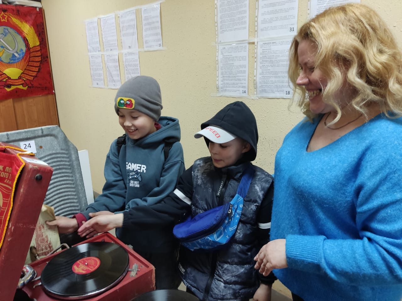 Инициатива Гиндиных, содружество жителей МКД и тесное взаимодействие с УК помогли ярко отметить День Победы. Часть 2