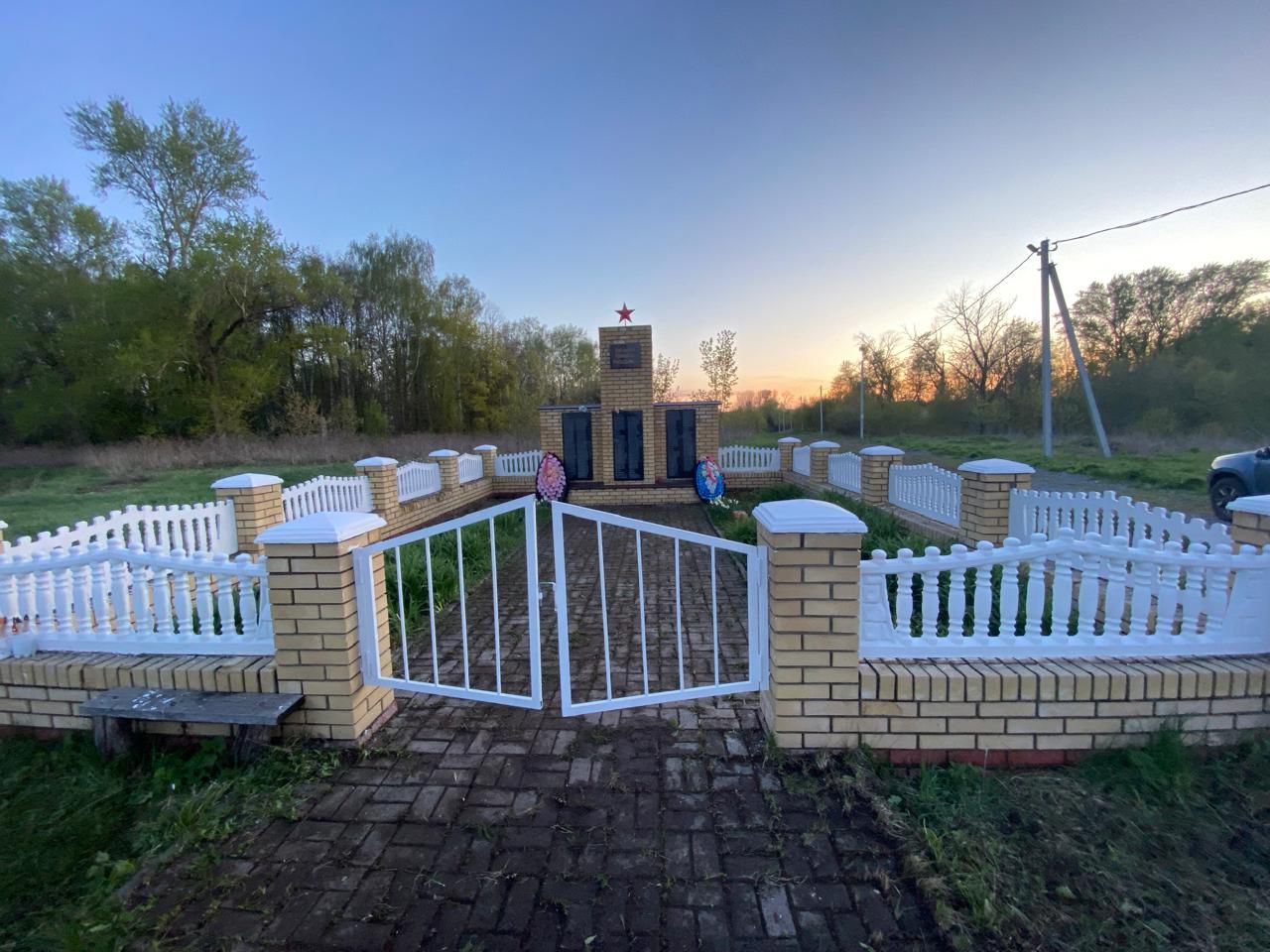 В селе Емельяново привели в порядок памятники, посвящённые Великой Отечественной войне