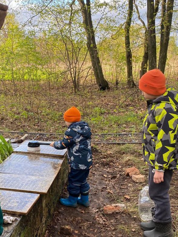 В селе Емельяново привели в порядок памятники, посвящённые Великой Отечественной войне