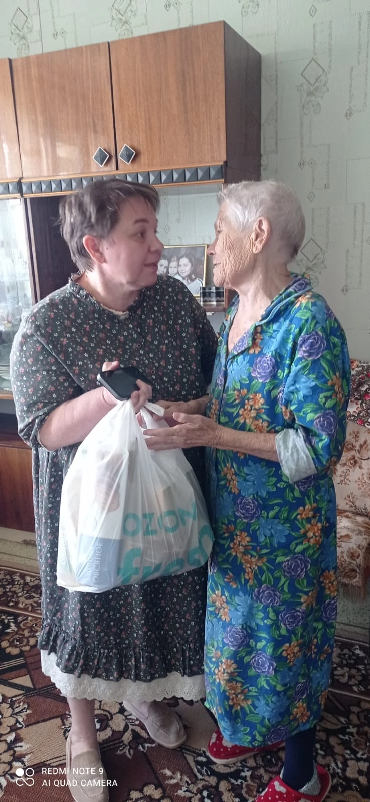 Директор Центра социальной защиты и священник посетили тружеников тыла и детей войны в Лаишевском районе