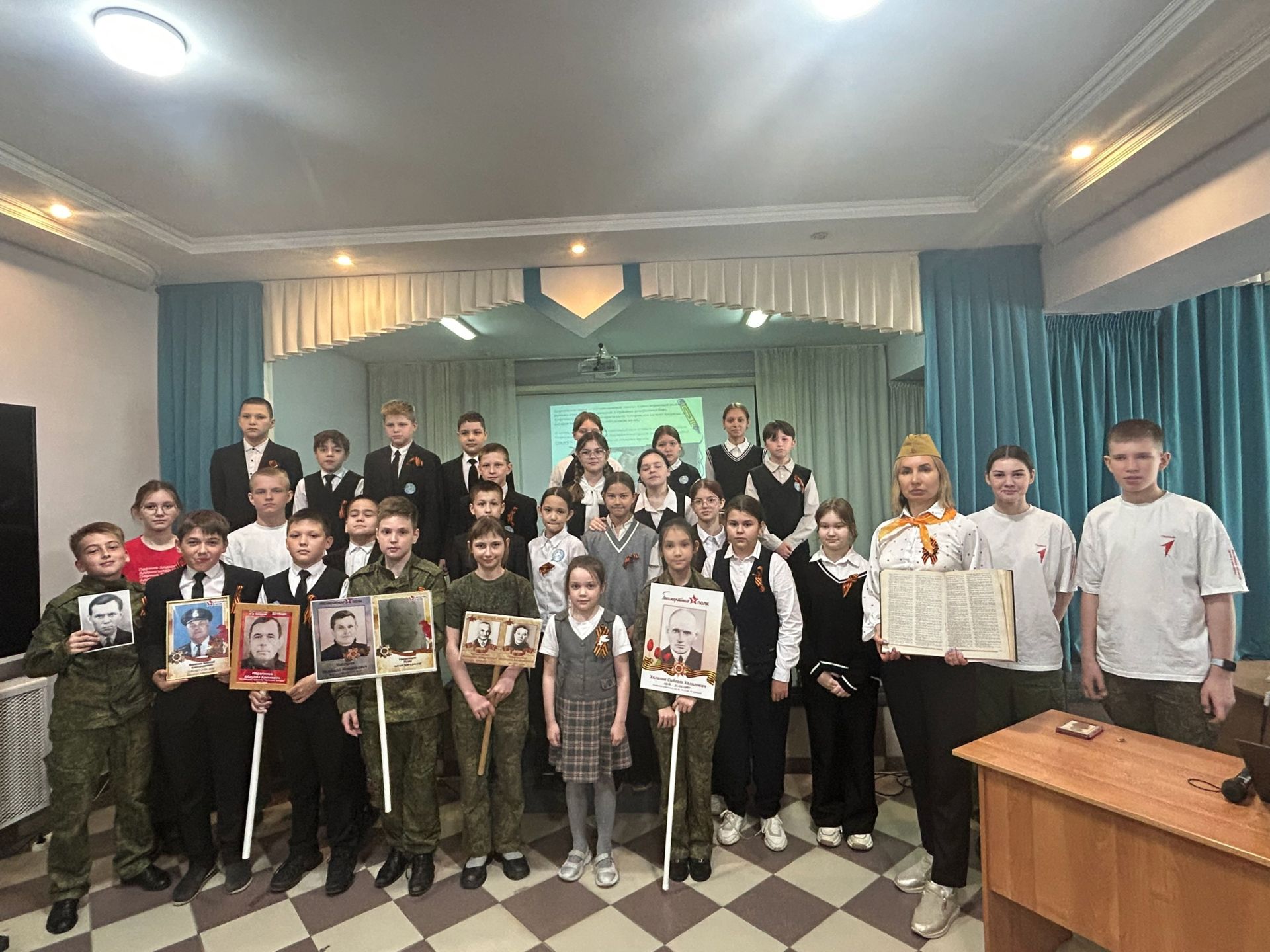 Учащиеся Лаишевского района провели акцию «Бессмертный полк»