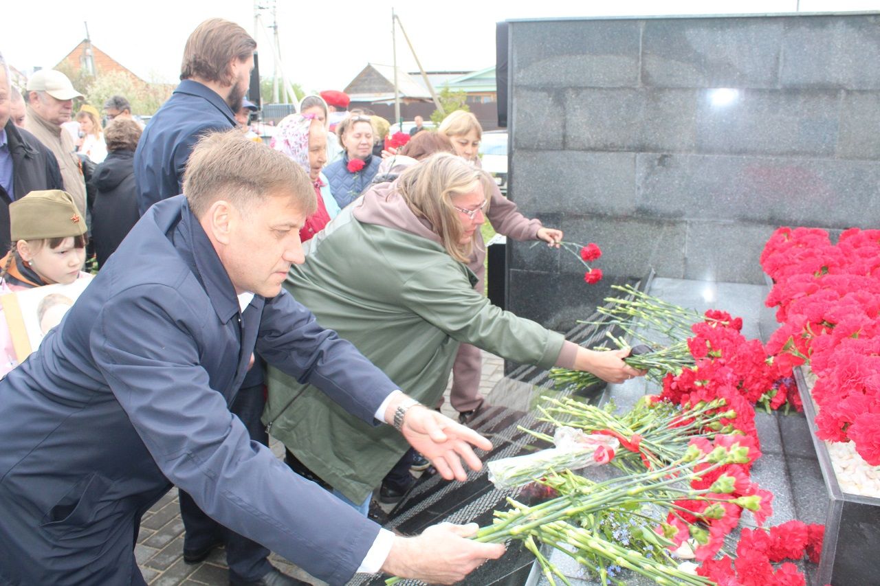 В селе Кирби Лаишевского района открыли памятник односельчанам-участникам боевых действий