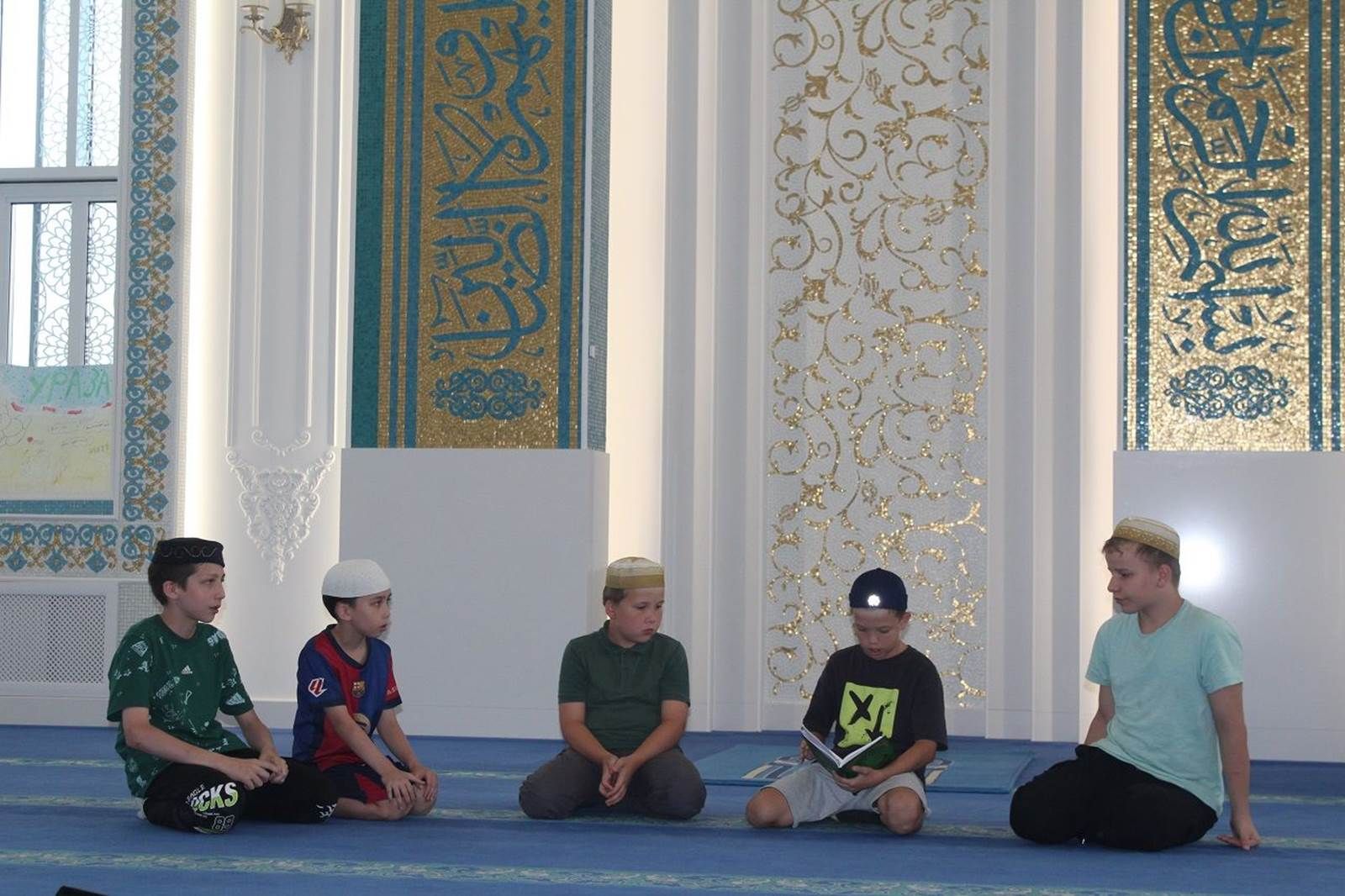 Лаешта «Зәйнәп» Җәмигъ мәчетендә курсларда укыган балаларны бүләкләделәр