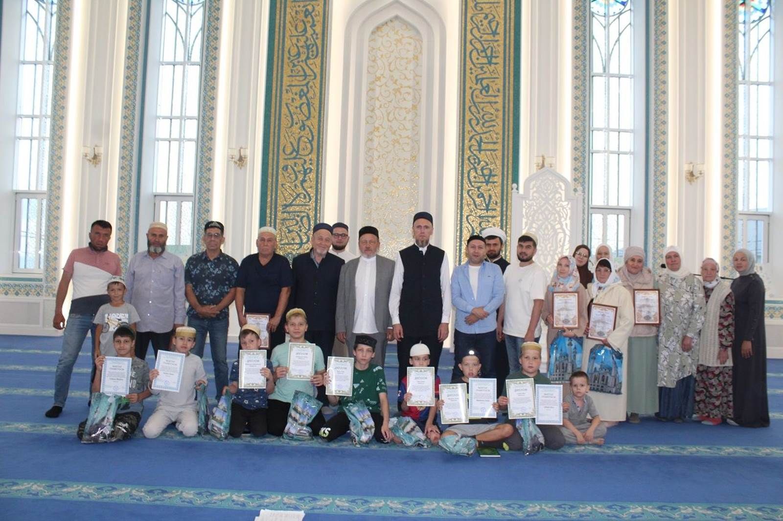 Лаешта «Зәйнәп» Җәмигъ мәчетендә курсларда укыган балаларны бүләкләделәр