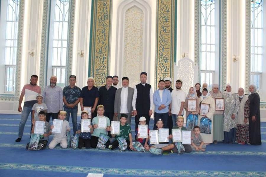 Лаешта «Зәйнәп» Җәмигъ мәчетендә курсларда укыган балаларны бүләкләделәр