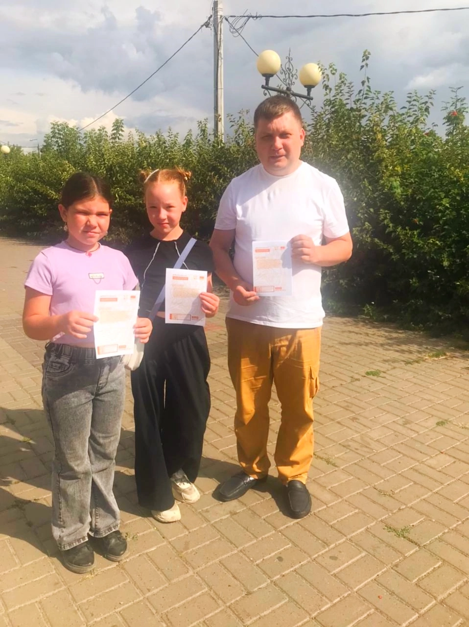 Специалисты провели акцию «Дарю тепло» в Международный день молодёжи