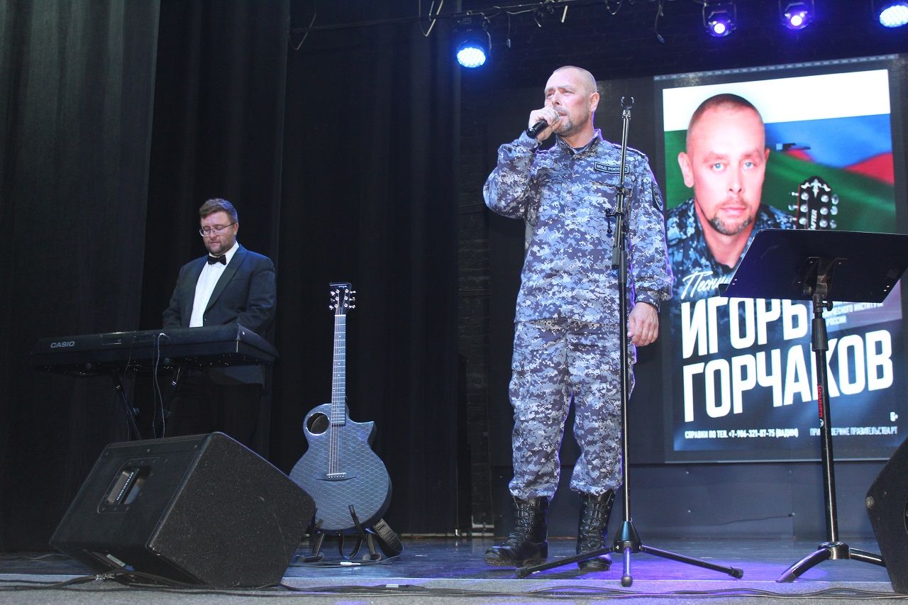 Игорь Горчаков подарил лаишевцам «Песни великой земли»
