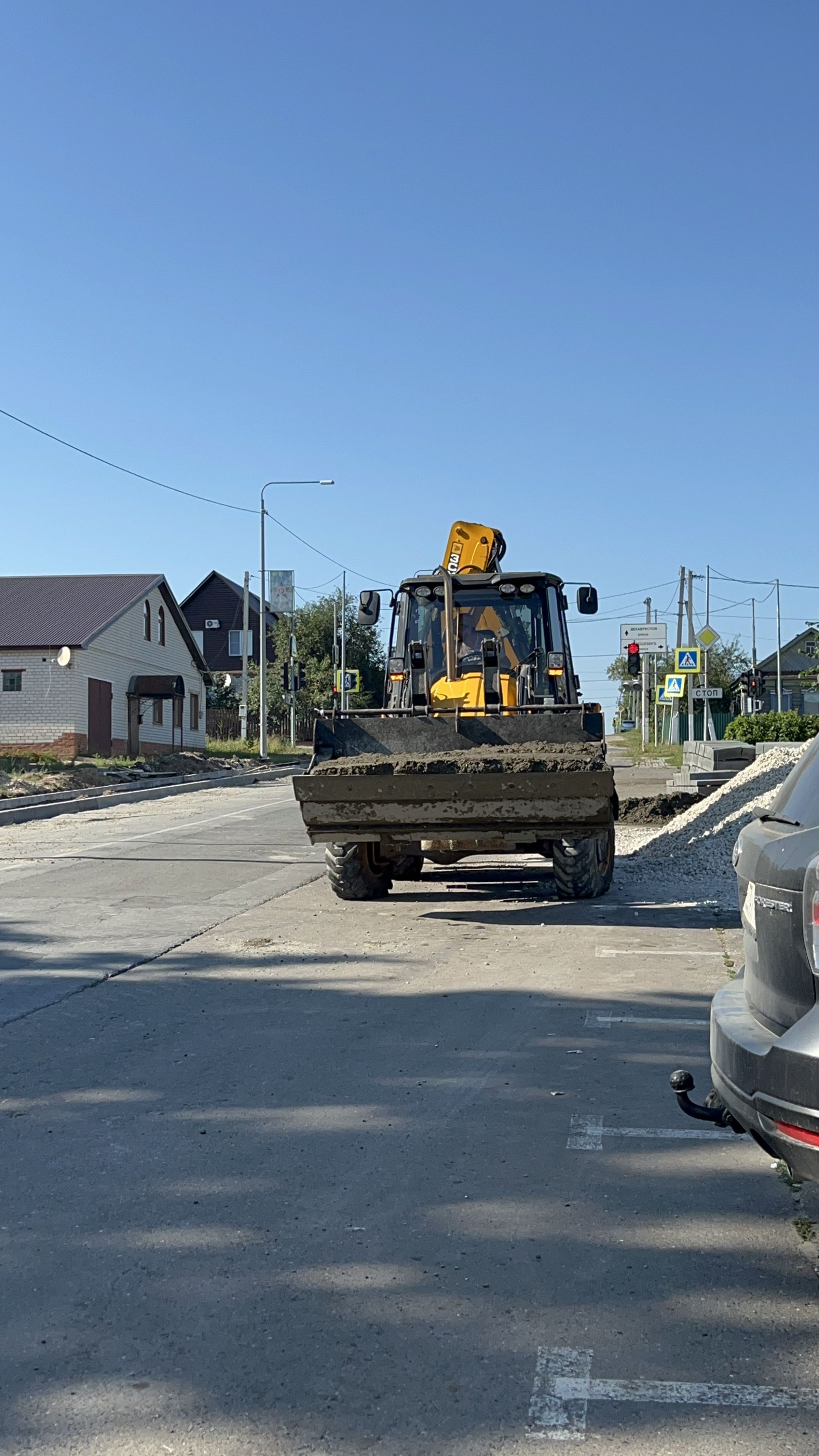 В Лаишево обновляют тротуар