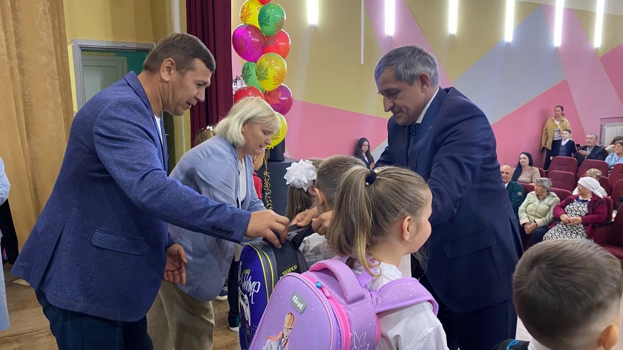 Мир знаний начинается с акции «Помоги собраться в школу»