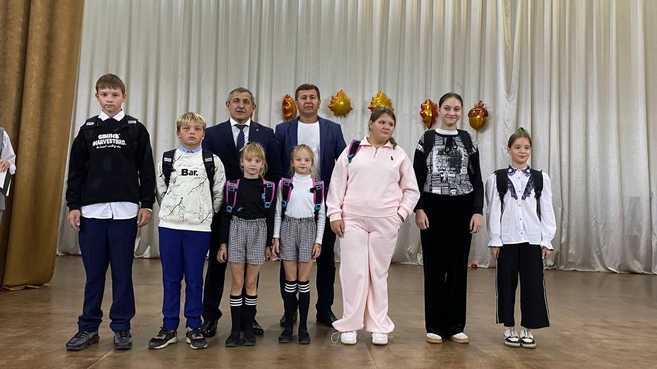 Мир знаний начинается с акции «Помоги собраться в школу»