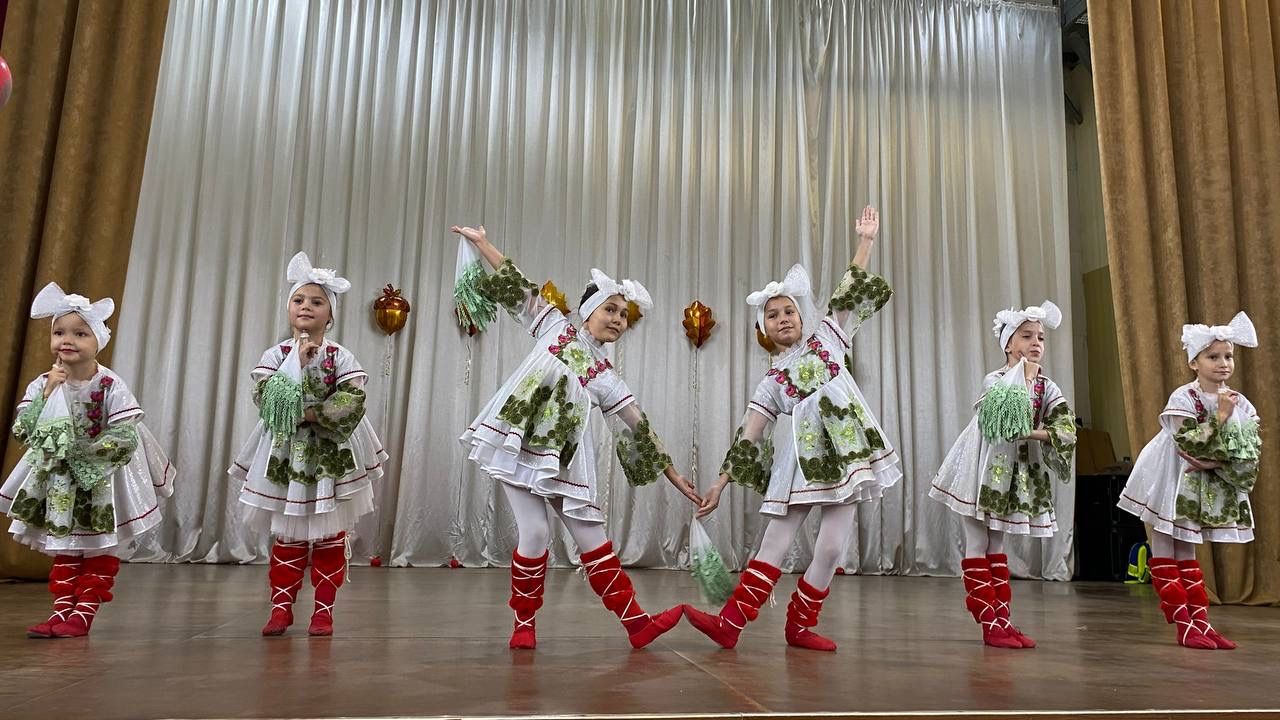 Мир знаний начинается с акции «Помоги собраться в школу»