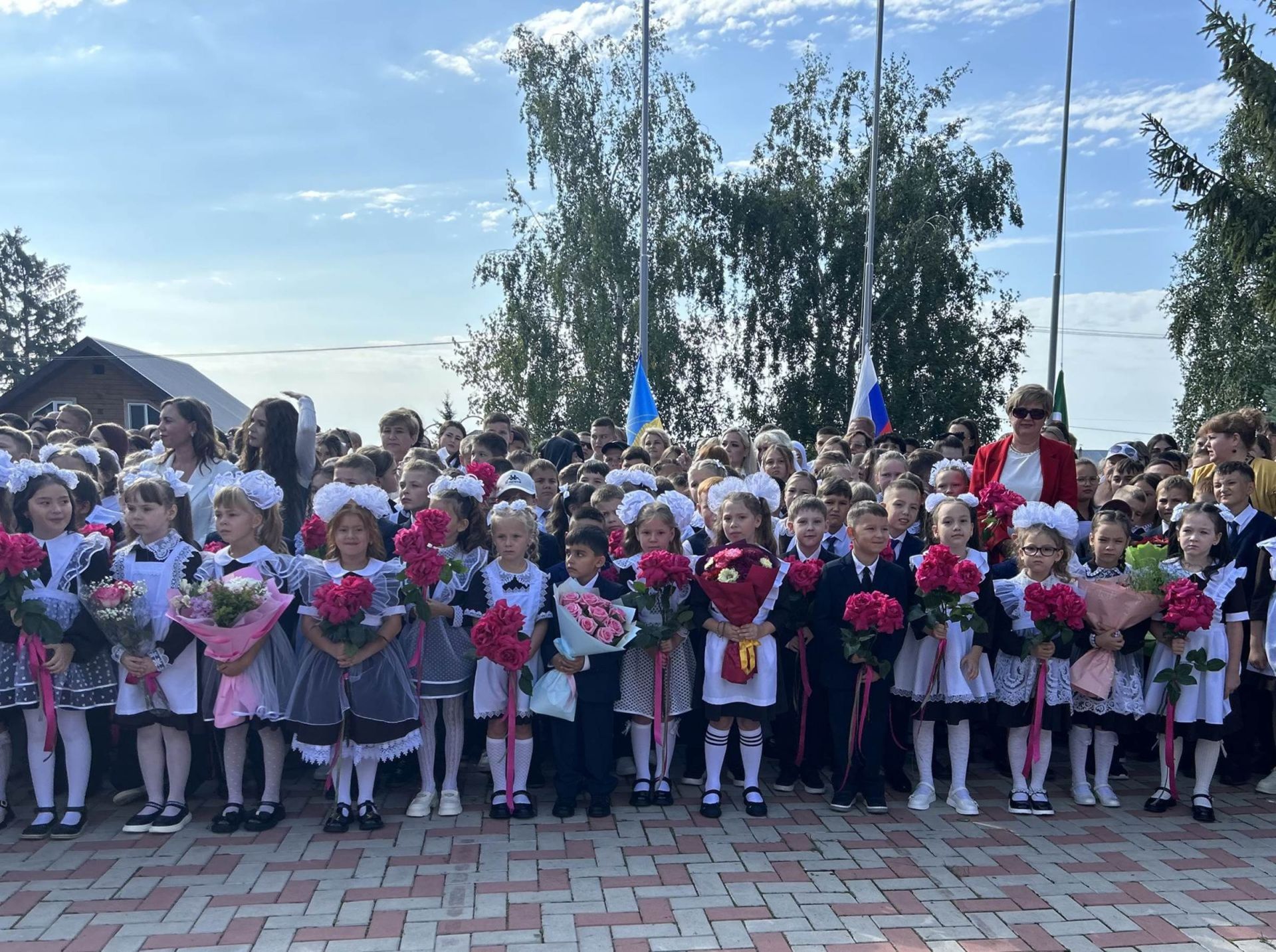 Лаешның 2нче мәктәбендә Белем көнен каршыладылар