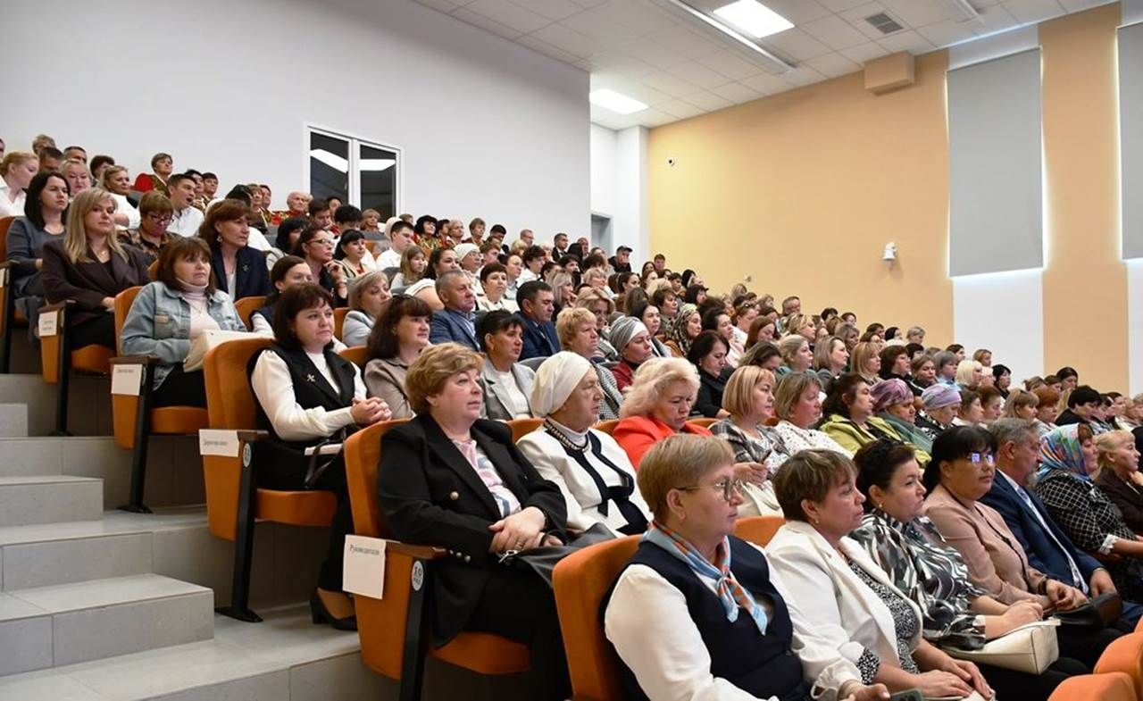 Лаеш районыннан күп балалы гаилә микроавтобус алды