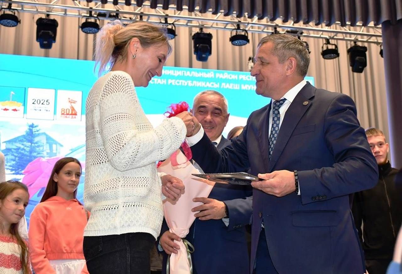 Лаеш районыннан күп балалы гаилә микроавтобус алды