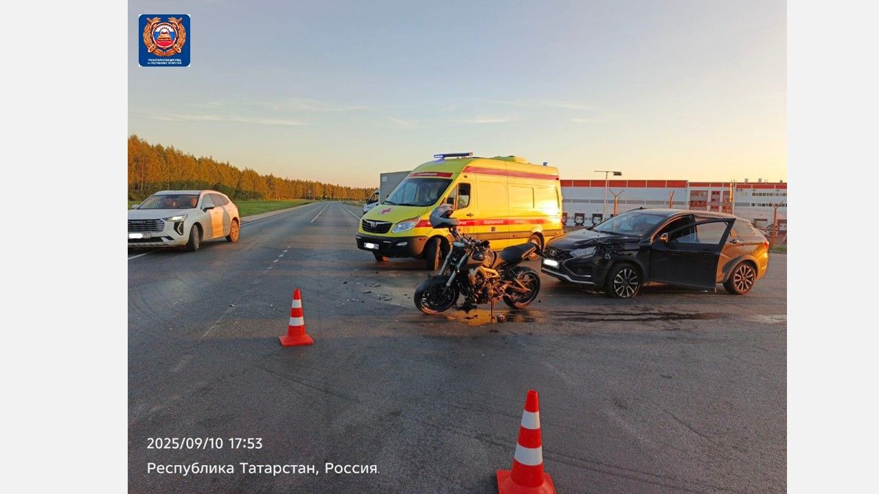 Мотоциклист пострадал в столкновении с LADA Vesta