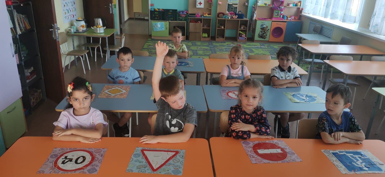 Урок безопасности в детском саду «Березка»: как малыши учатся переходить дорогу правильно
