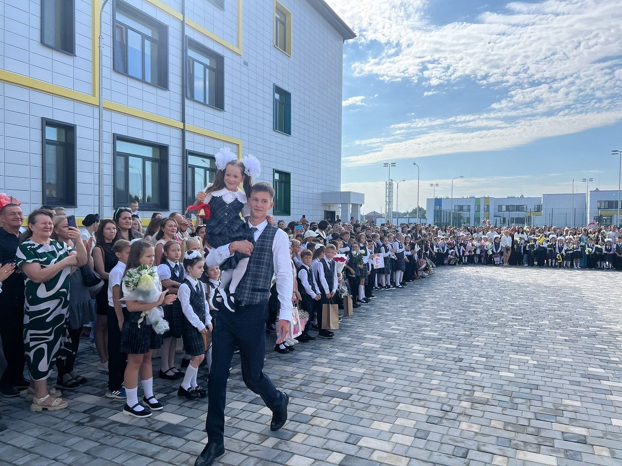 Участник СВО поздравил лицеистов Лаишевского района с Днем знаний