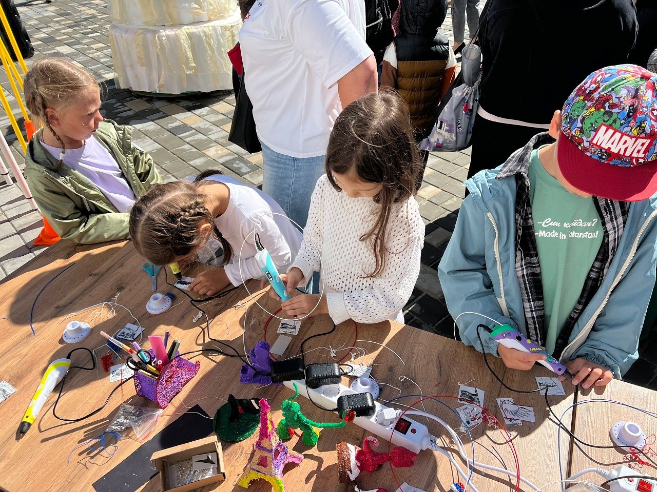 На дне рождения лицея «Гармония» в Лаишевском районе проводили мастер-классы по иероглифам и робототехнике