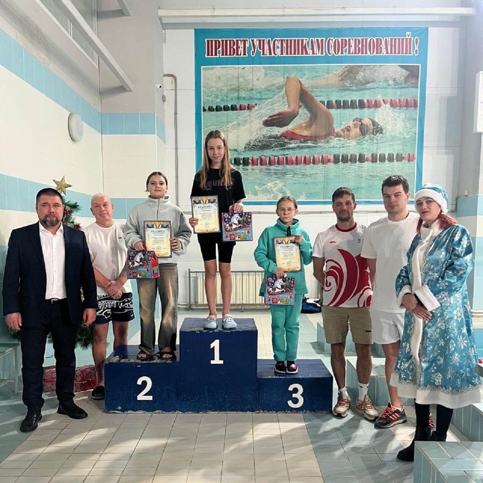 Лаеш йөзүчеләре Яңа елны бассейнда каршыладылар
