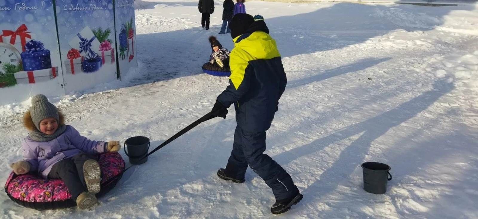 Үзәк чыршы янында кышкы күңел ачулар