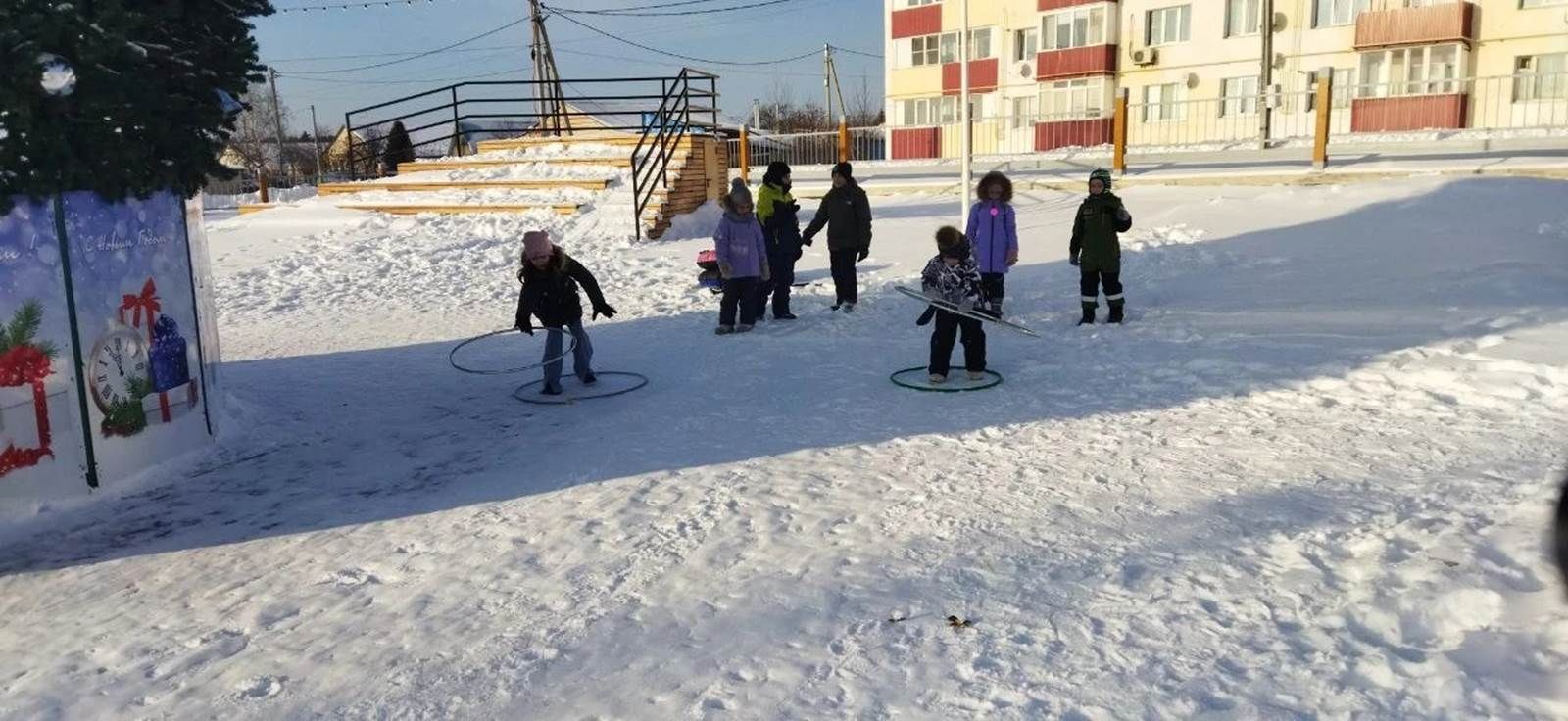 Үзәк чыршы янында кышкы күңел ачулар