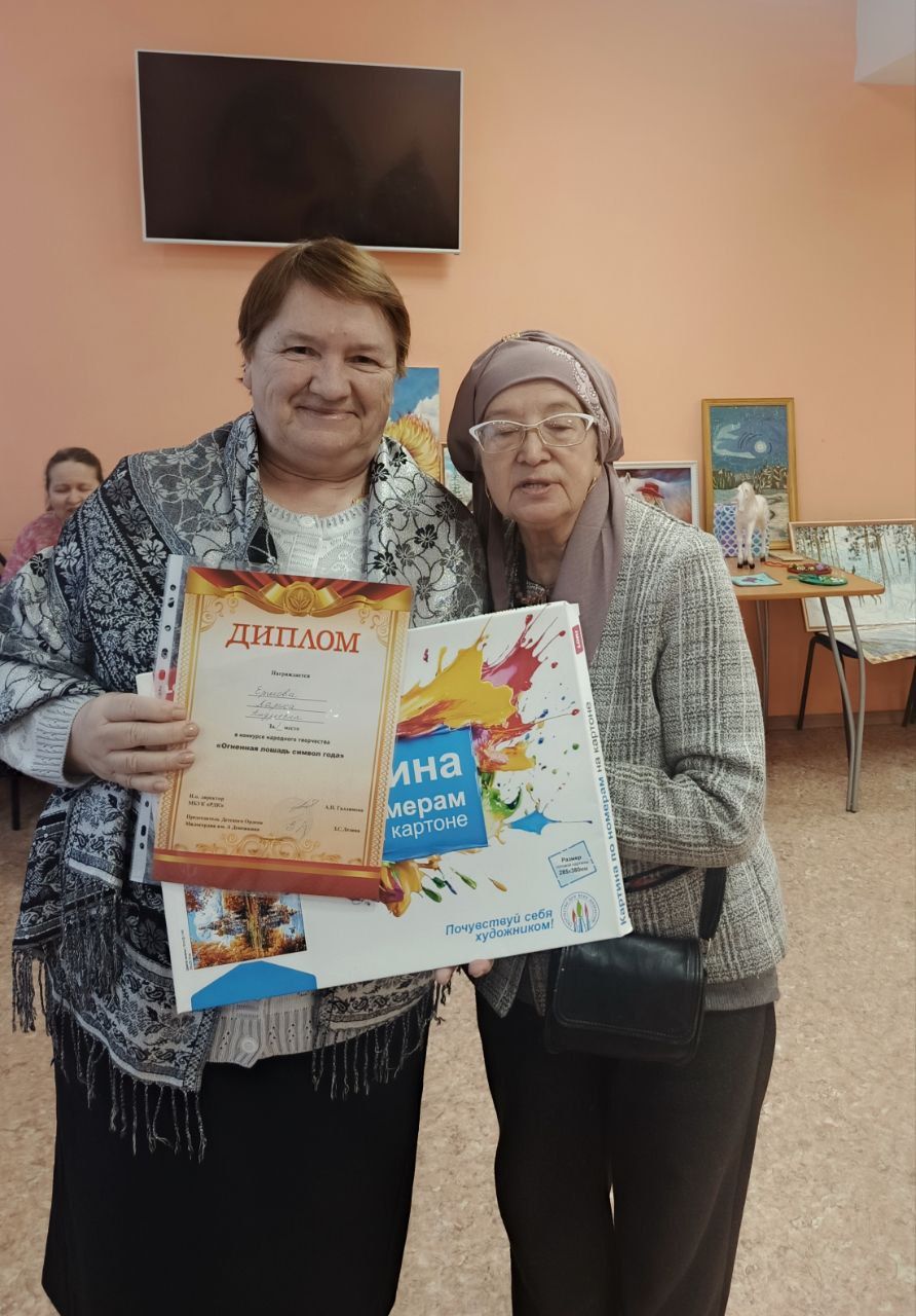 Выставка «Огненная лошадь»: искусство, дружба и светлая душа встретились в одном зале