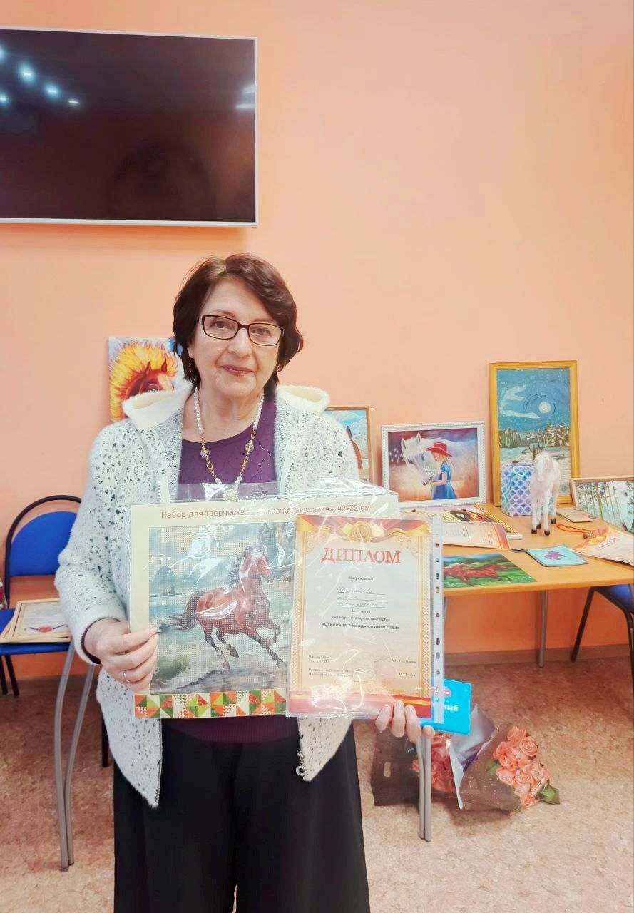 Выставка «Огненная лошадь»: искусство, дружба и светлая душа встретились в одном зале