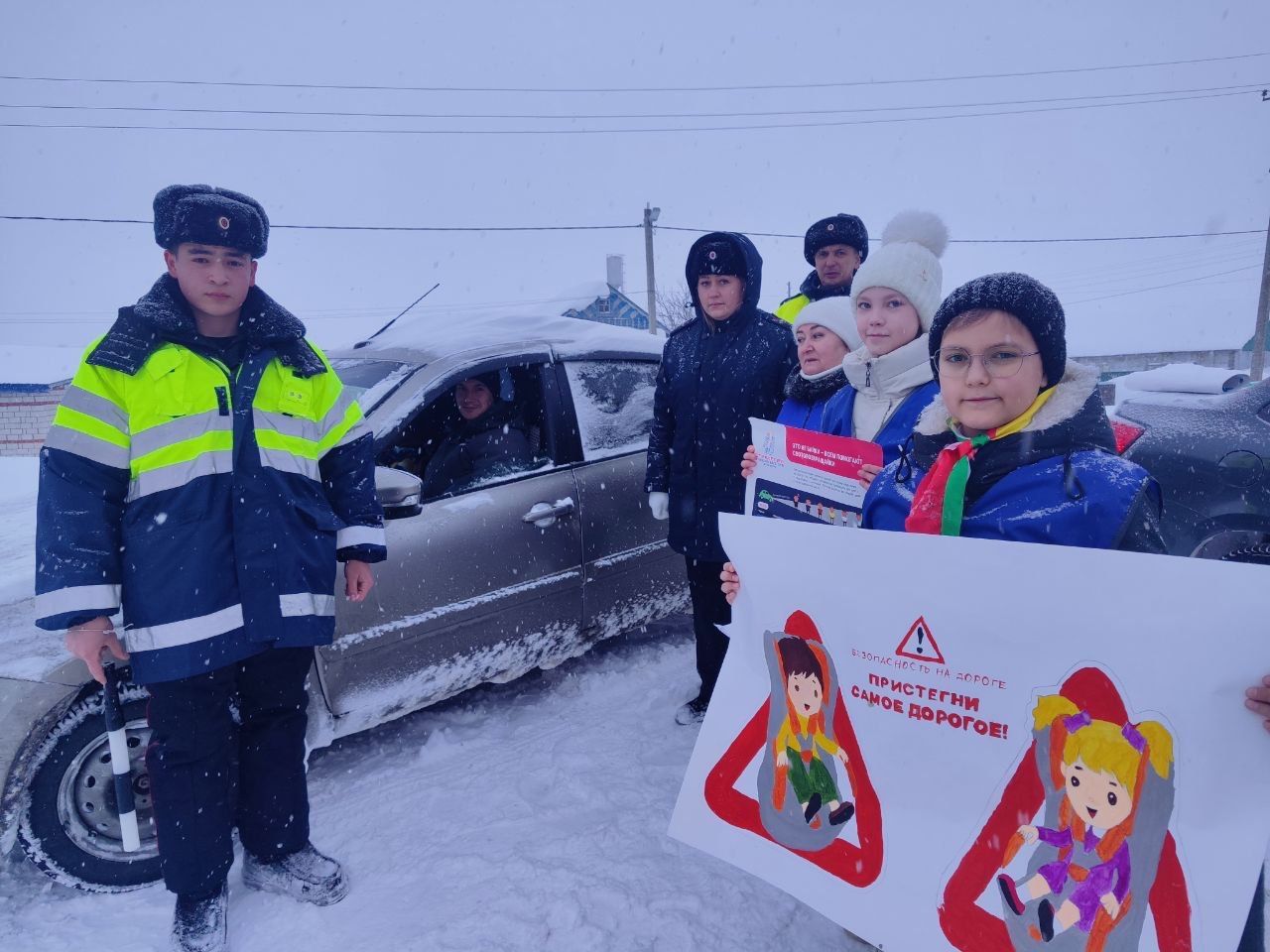 Свои требования дети написали на плакатах