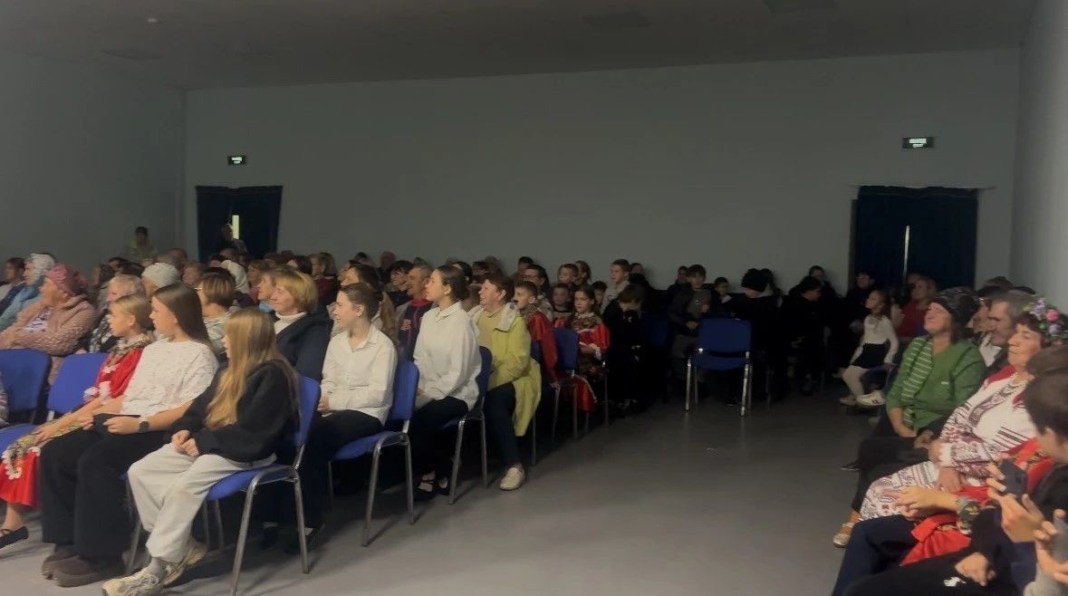 Концерт «Давай поженимся» прошёл с аншлагом в районных домах культуры