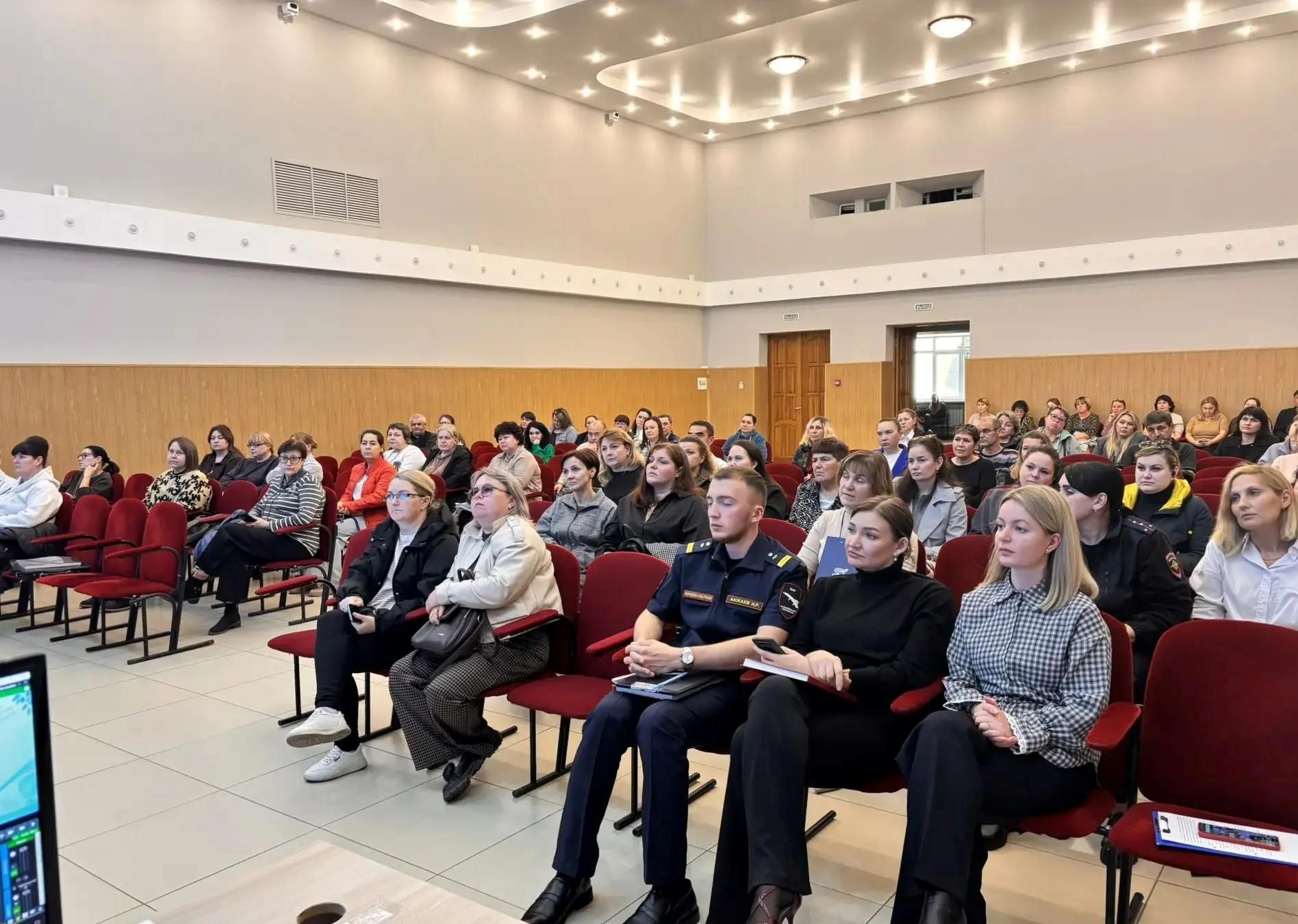 В Лаишевском техникуме обсудили безопасность подростков на родительском собрании