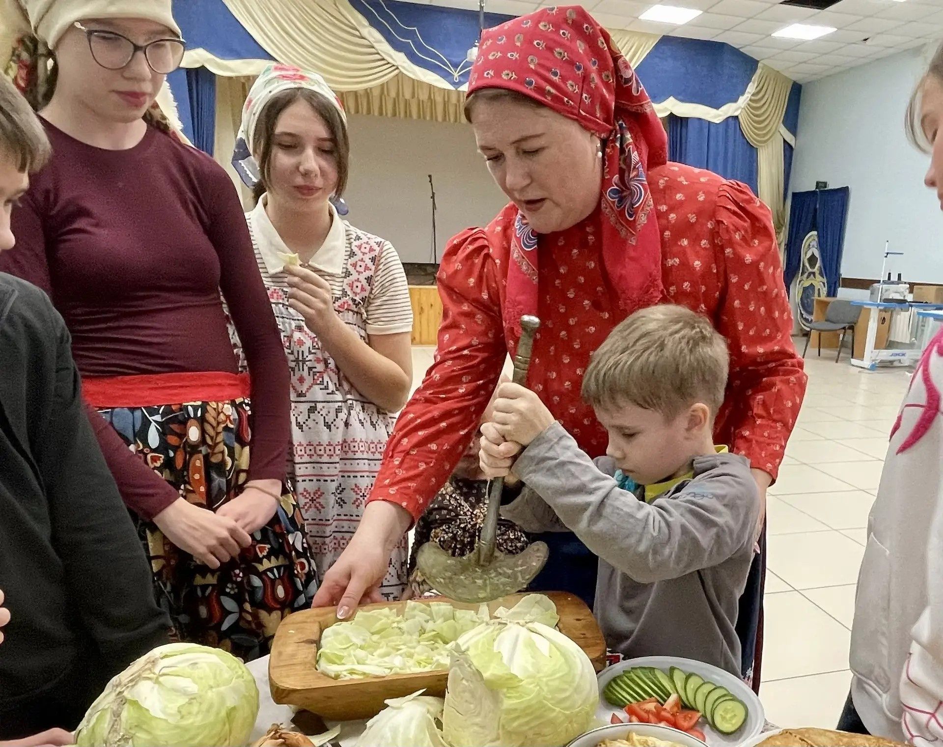Как в Рождественском СДК капуста хрустела, а дети со взрослыми состязались