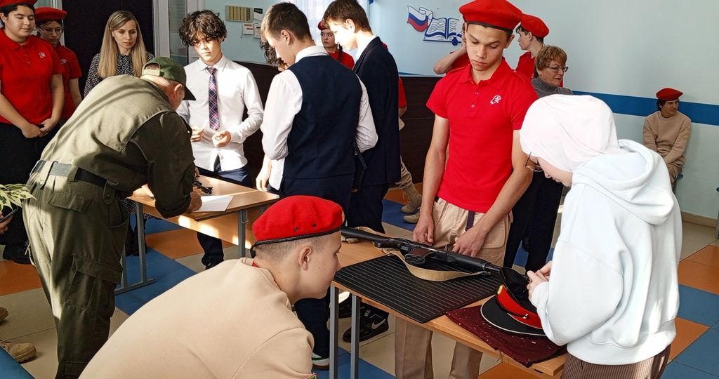 День открытых дверей в ЦВР объединил новичков и опытных юнармейцев