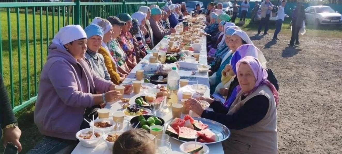 Сиңгел яшьләре авыл өлкәннәренә онытылмаслык бәйрәм бүләк итте