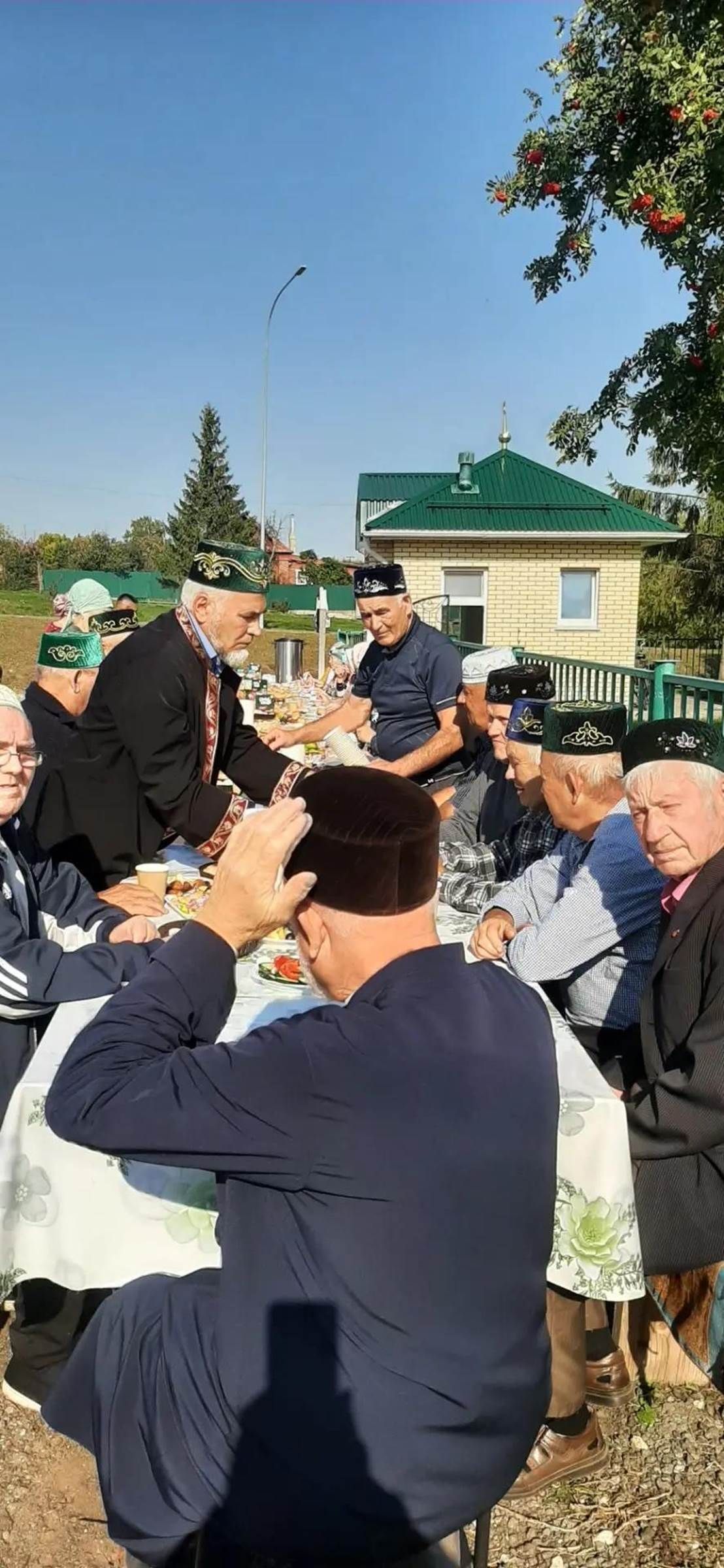 Сиңгел яшьләре авыл өлкәннәренә онытылмаслык бәйрәм бүләк итте