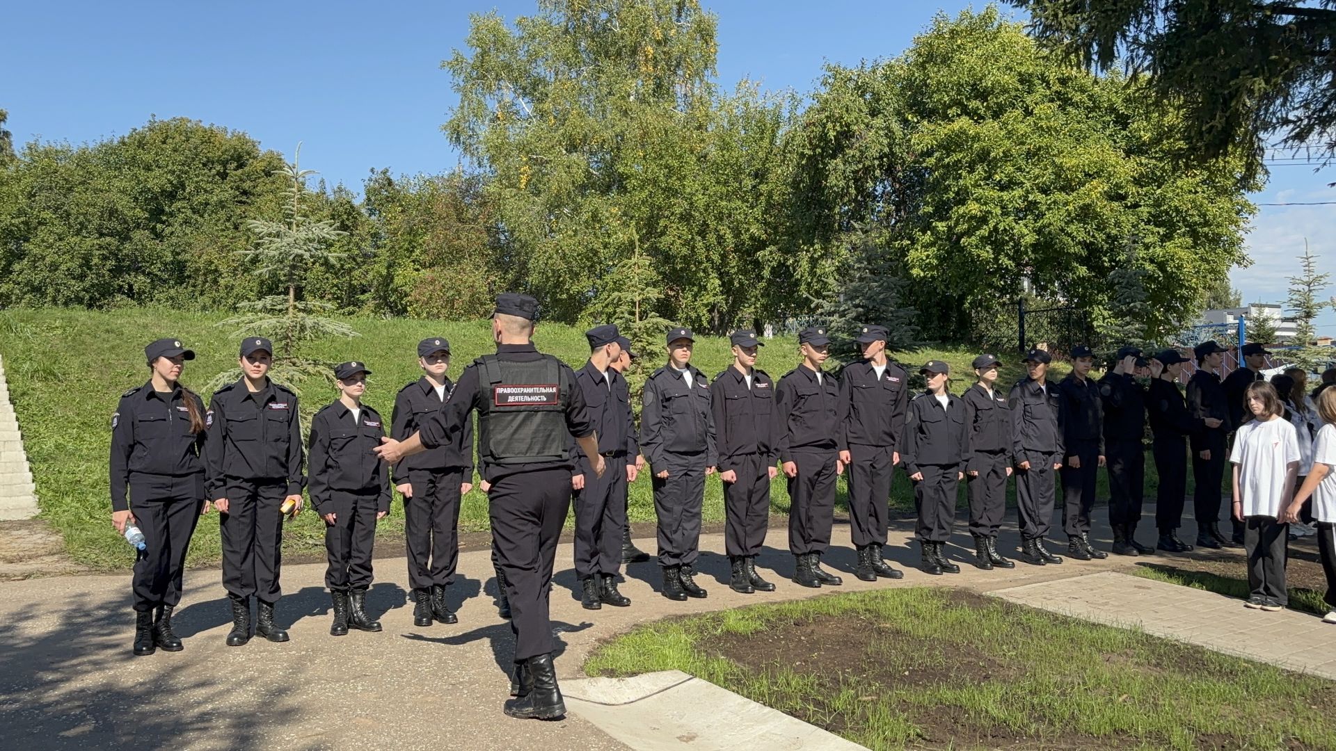 Глава Лаишевского района Ильдус Зарипов открыл полосу препятствий