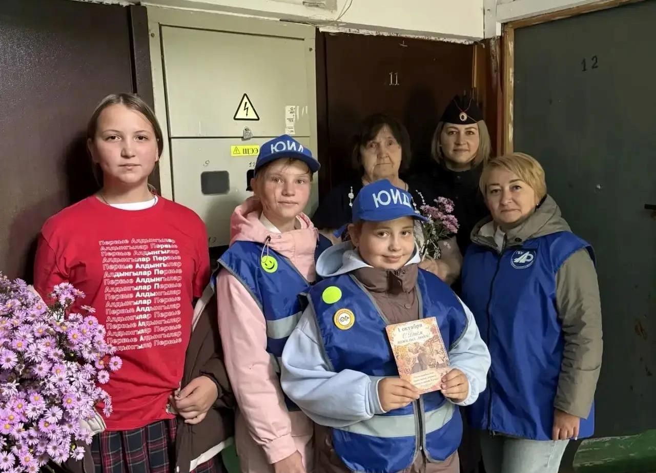 В селе Среднее Девятово поздравили пожилых жителей