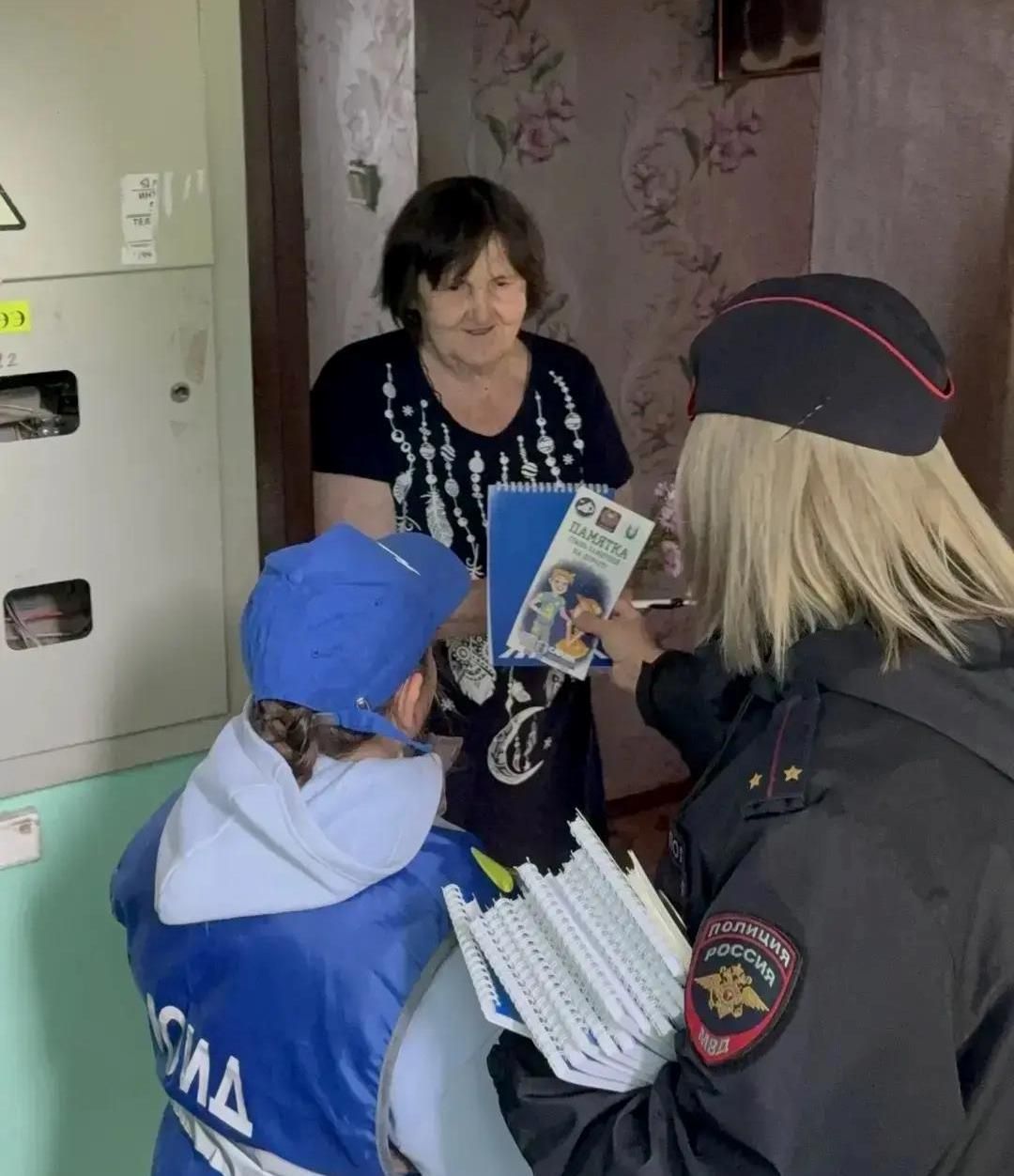 В селе Среднее Девятово поздравили пожилых жителей