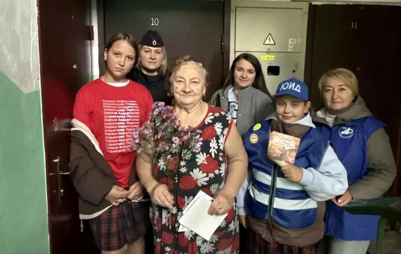 В селе Среднее Девятово поздравили пожилых жителей