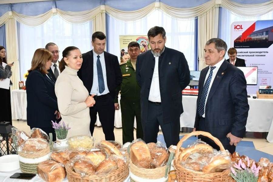 Район мәдәният йортында Лаеш район Советының хисап сессиясе узды