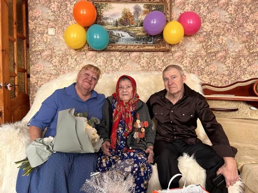 Лаешта 101 яшьлек тыл хезмәтчәнен котладылар