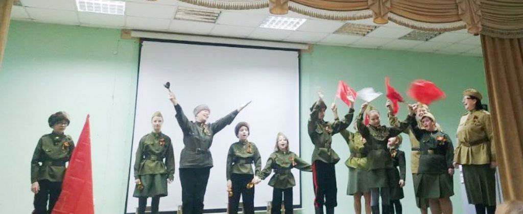 Мужской праздник зажёг зал: песни, танцы и слёзы благодарности