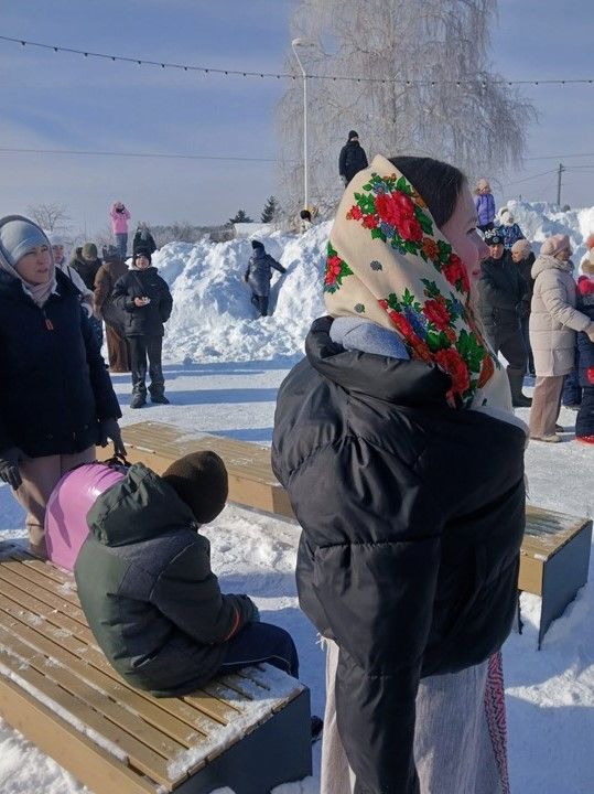 Музыка, песни и горячий чай с блинами! Вот это Масленица!