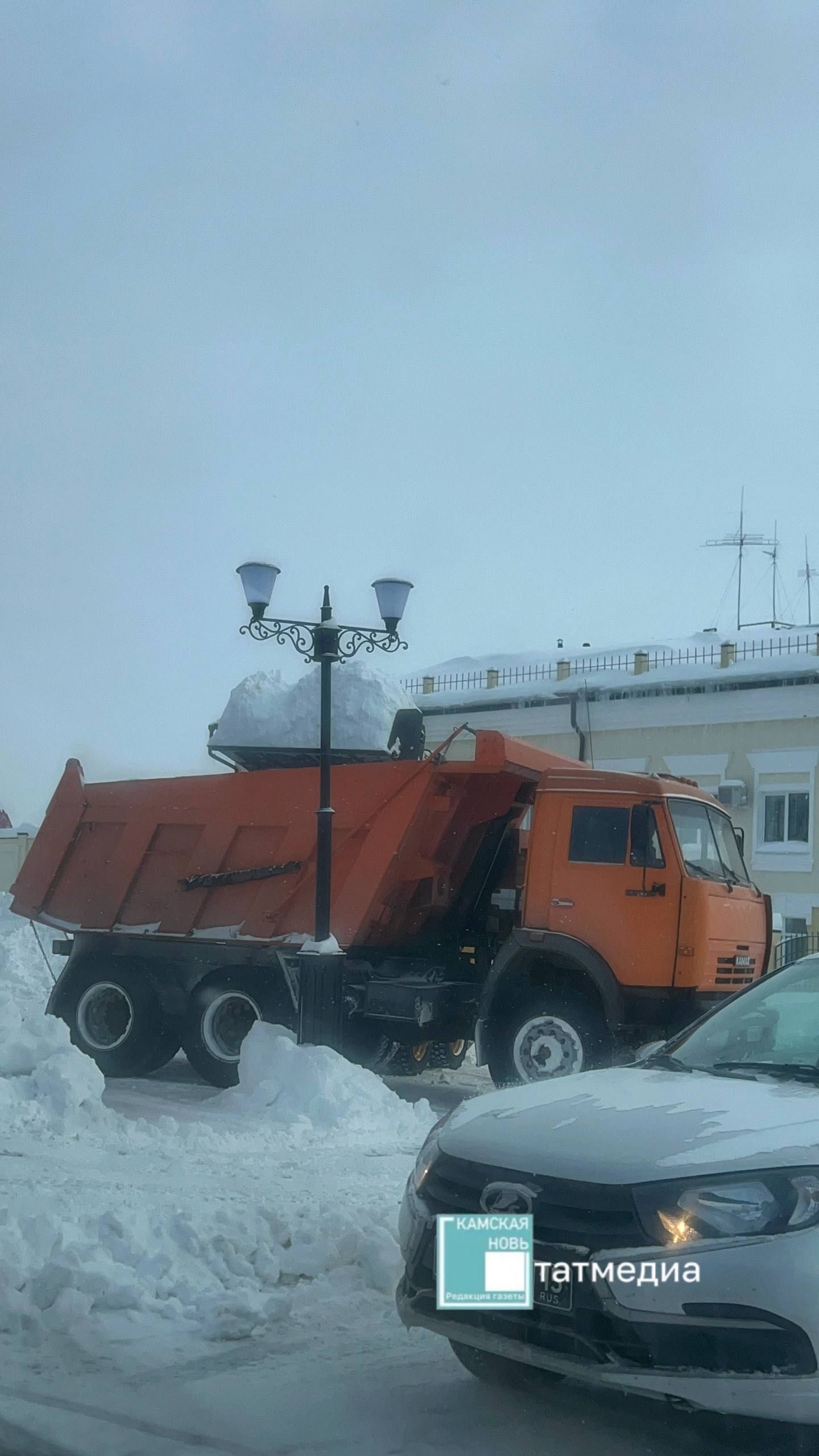 Лаишево борется со снегопадом: коммунальные службы в действии